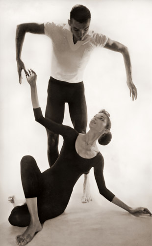 マーサー・グラーム舞踊団の人々 2 [早田雄二, 写真サロン 1956年2月号より] パブリックドメイン画像 