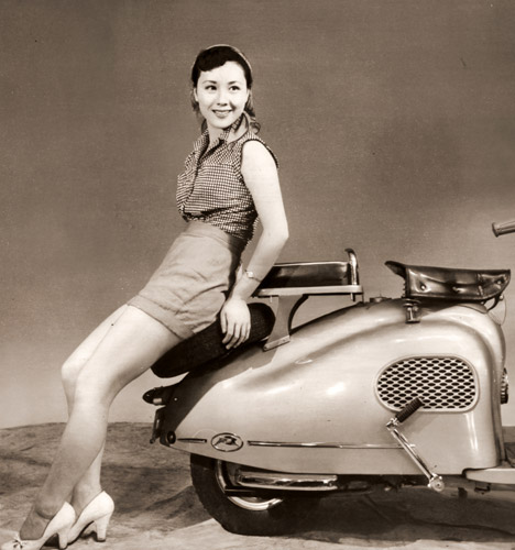 ラビットスクーターの広告 [アサヒカメラ 1953年12月号より] パブリックドメイン画像 