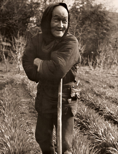老農夫 [今泉満義, 1953年, アサヒカメラ 1953年12月号より] パブリックドメイン画像 
