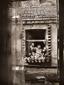 シテ・ピユウ26番地 [イジス・ビデルマナス, アサヒカメラ 1953年12月号より]のサムネイル画像