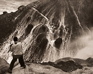 怒濤（伊豆堂ヶ島にて） [魚住励, アサヒカメラ 1955年10月号より]のサムネイル画像