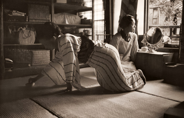 京都・やとな 置屋 [樋口進, アサヒカメラ 1955年10月号より] パブリックドメイン画像 