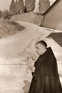 神父さん [木村伊兵衛, アサヒカメラ 1955年10月号より]のサムネイル画像