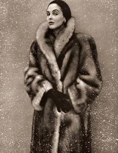 ウージェーヌ・リュバン・ド・レイ作品集 5（毛皮のコートを着た女性） [ウージェーヌ・リュバン・ド・レイ, アサヒカメラ 1955年10月号より]のサムネイル画像