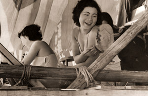 田舎芝居の女 [鈴木義夫, アサヒカメラ 1955年7月号より]のサムネイル画像
