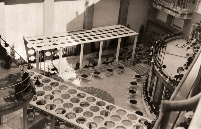 マドリッドの新しいホテル [田中千代, アサヒカメラ 1955年7月号より] パブリックドメイン画像 