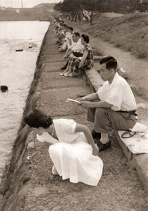 夏のスケッチ アベック 1 [田沼武能, アサヒカメラ 1955年7月号より]のサムネイル画像