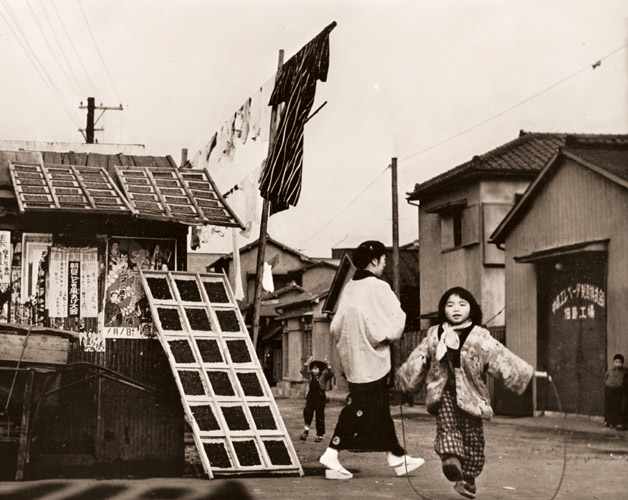 佃島にて [鈴木晋, アサヒカメラ 1955年7月号より] パブリックドメイン画像 