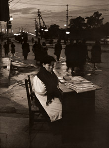 アベノ橋暮景 [田中勝朗, アサヒカメラ 1955年7月号より]のサムネイル画像