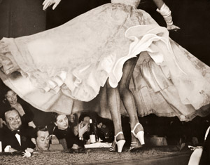 高い靴下 [ハンス・フブマン, アサヒカメラ 1955年7月号より]のサムネイル画像