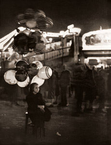 風船売り [トム・ヴィッヒェルト, アサヒカメラ 1955年7月号より]のサムネイル画像