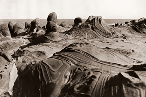 侵略された岩 1 [河野徹, アサヒカメラ 1955年7月号より]のサムネイル画像