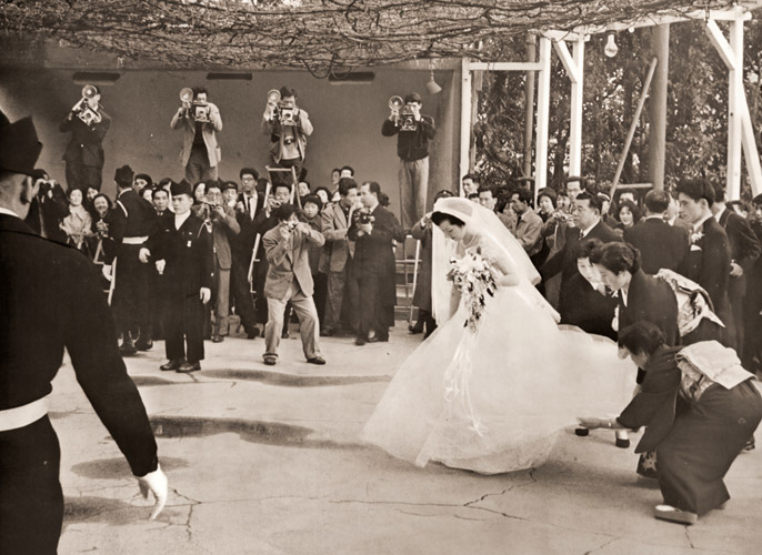 デコ結婚す [船山克, アサヒカメラ 1955年7月号より] パブリックドメイン画像 