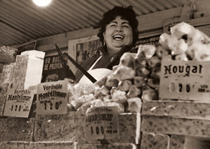食料品店のマダム [ロベール・ドアノー, アサヒカメラ 1955年7月号より]のサムネイル画像