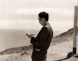 えぞの国 岬のはてに（室蘭にて） [桶谷繁雄, カメラ毎日 1954年8月号より]のサムネイル画像