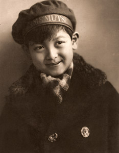 外套を着た少年 [河野龍太郎, アサヒカメラ 1939年2月号より]のサムネイル画像