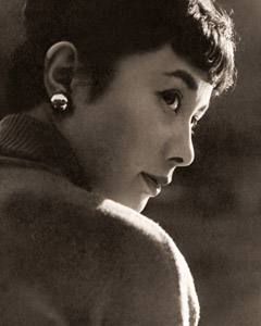 A嬢 [高橋武朗, アサヒカメラ 1956年3月号より]のサムネイル画像