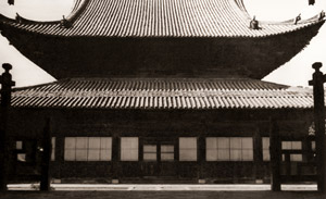 万福寺にて [小宮平, アサヒカメラ 1956年3月号より]のサムネイル画像