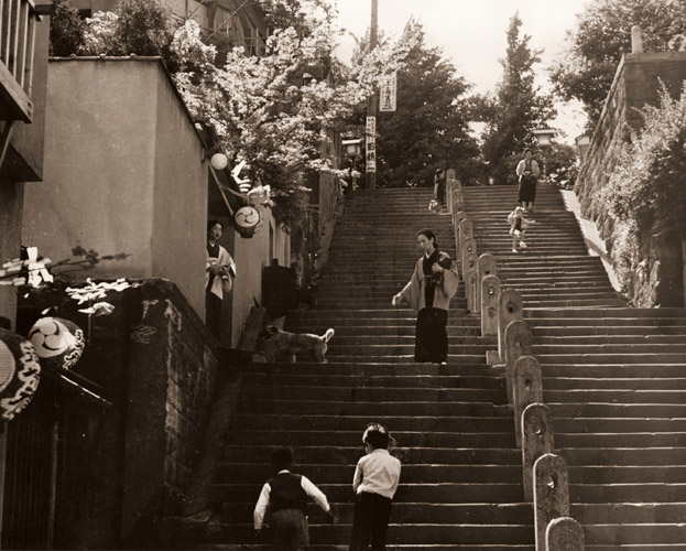 祭日 [高橋章, アサヒカメラ 1956年3月号より] パブリックドメイン画像 