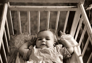 赤ちゃん（ネブラスカ） [アーサー・ラヴィーン, アサヒカメラ 1956年3月号より]のサムネイル画像