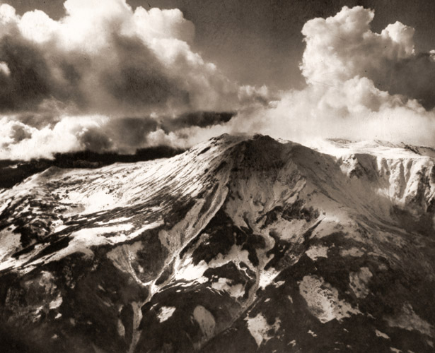 初冬の黒岳連峰（大雪山国立公園） [山口博, アサヒカメラ 1955年5月号より] パブリックドメイン画像 