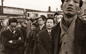 立会演説会を聞く人々 [船山克, アサヒカメラ 1955年5月号より]のサムネイル画像