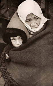 母娘 [鎌田秀男, アサヒカメラ 1955年5月号より]のサムネイル画像