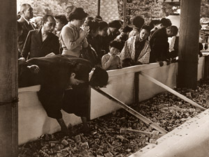 靖国神社大祭 [大束元, アサヒカメラ 1952年8月号より]のサムネイル画像