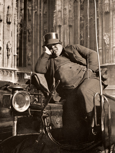 客を待つ [F・ウランクシツク, アサヒカメラ 1935年6月号より] パブリックドメイン画像 