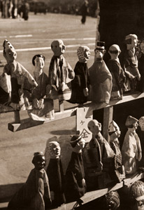 街の道化 [錦織嘉一, アサヒカメラ 1935年6月号より]のサムネイル画像