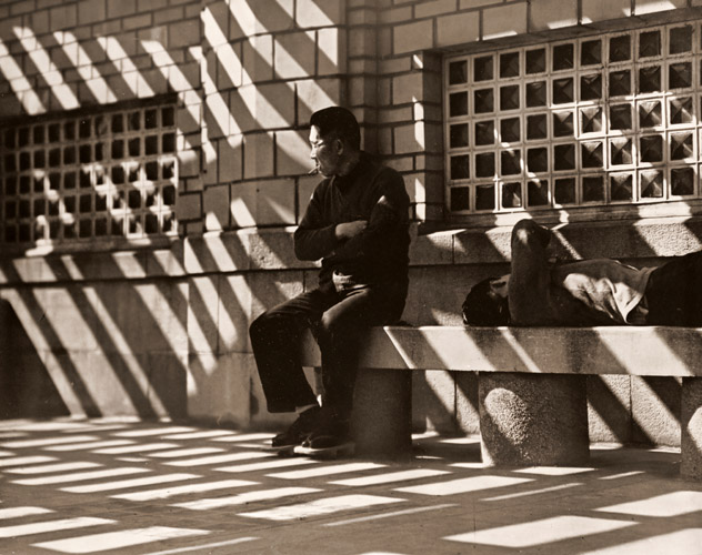 影と人 [岡田信三, アサヒカメラ 1935年6月号より] パブリックドメイン画像 