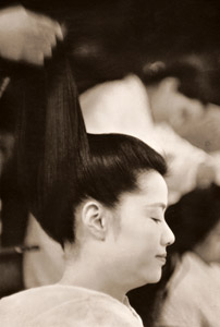 髪 [木村伊兵衛, アサヒカメラ 1935年6月号より]のサムネイル画像