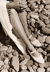 無題（女性の脚） [パウル・ヴォルフ, アサヒカメラ 1935年6月号より]のサムネイル画像
