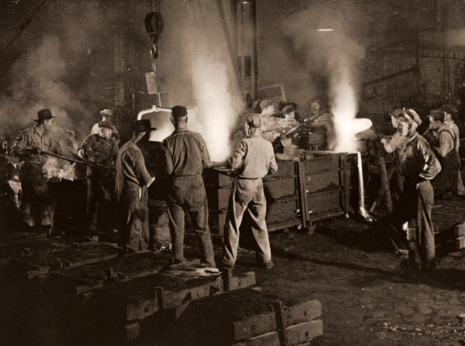 鋳造場 [ウッドロウ・ウィルソン, アサヒカメラ 1950年10月号より] パブリックドメイン画像 
