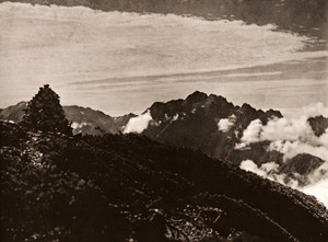 剱岳（南峯頂上より） [田淵行男, 1950年10月号より]のサムネイル画像