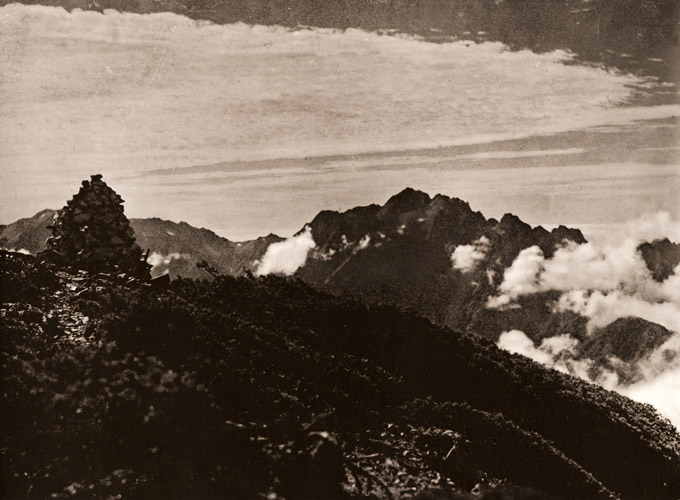 剱岳（南峯頂上より） [田淵行男, アサヒカメラ 1950年10月号より] パブリックドメイン画像 