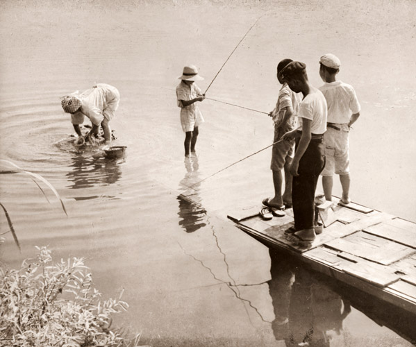 Summer Waterside [Kanekatsu Shimamoto,  from Asahi Camera September 1941]