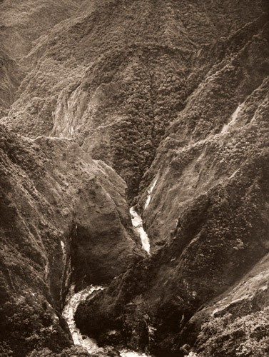 天長断崖 [岡田紅陽, アサヒカメラ 1941年9月号より] パブリックドメイン画像 