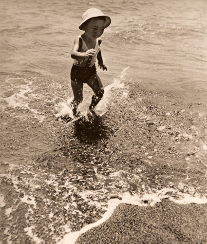夏の子供 [千田胖, アサヒカメラ 1940年8月号より] パブリックドメイン画像 
