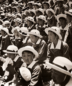小さな応援団（神宮外苑野球場にて） [高山隆之, アサヒカメラ 1940年8月号より]のサムネイル画像