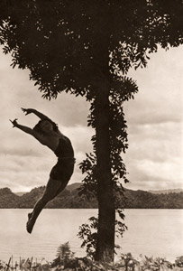 十和田湖 [杉山吉良, アサヒカメラ 1938年10月号より]のサムネイル画像
