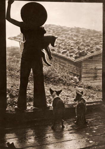 神津牧場にて [杉山吉良, アサヒカメラ 1938年10月号より] パブリックドメイン画像 