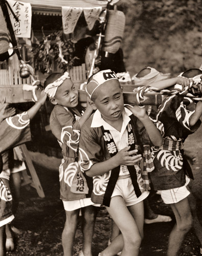 村の祭 [添田賢三, アサヒカメラ 1938年10月号より] パブリックドメイン画像 