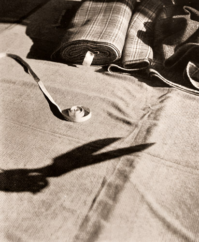 洋服 [岡本義彦, アサヒカメラ 1935年11月号より] パブリックドメイン画像 