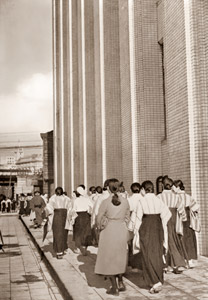 午後のビル街 [アサヒカメラ 1935年7月号より]のサムネイル画像
