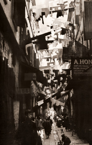 裏街 [小林鳴村, アサヒカメラ 1935年7月号より] パブリックドメイン画像 