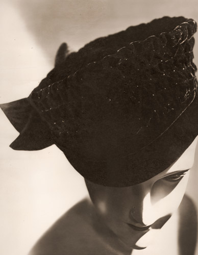 帽子 [渋谷龍吉, アサヒカメラ 1938年11月号より] パブリックドメイン画像 