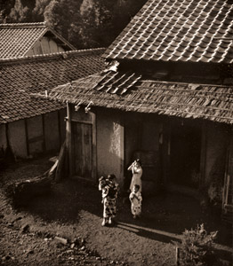 山村の朝 [片山平吉, アサヒカメラ 1938年11月号より]のサムネイル画像