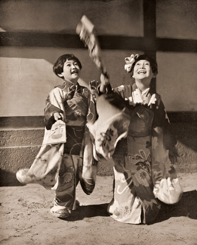 羽根遊び [小野哲嗣, 1936年, アサヒカメラ 1936年7月号より] パブリックドメイン画像 