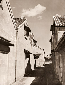 倉庫 [鍋田秀吉, アサヒカメラ 1936年7月号より]のサムネイル画像
